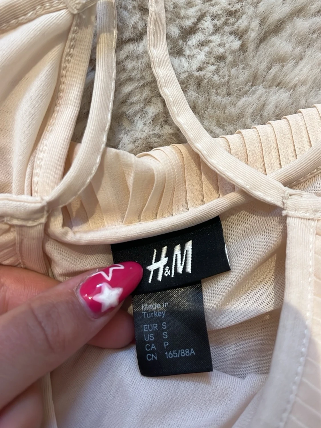 Plisserad volangklänning från H&M - 1
