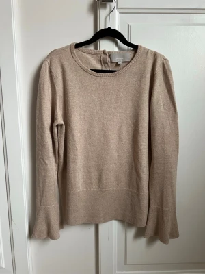 Stickad tröja - InWear - Beige stickad tröja från In Wear. Storlek XS. I mycket fint skick! 🌸