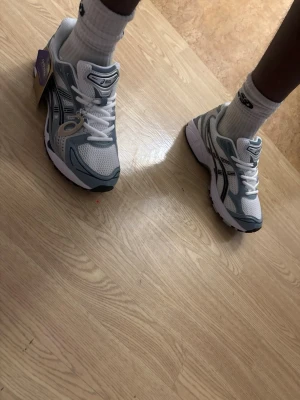Asics gel kayano/ fjord grey - Sköna sommar skor, våga lägga bud inget bud skadar, och så får du rabatt om du köper de snabbt!                                                                                                    kontakta för intresse😁