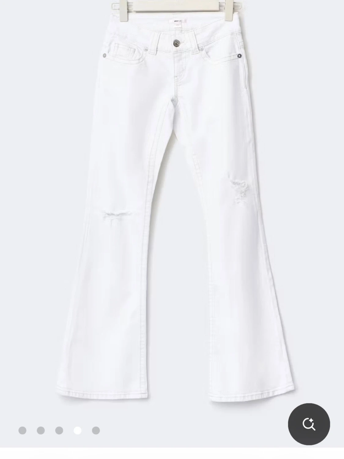 Vita bootcut jeans med slitningar - 1
