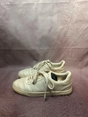 Valentino flycrews  -  fint skick | Size 42 | fraktar inom 24 timmar | för att köpa klicka ”köp nu” | vid frågor eller funderingar är det bara att skicka ett meddelande | följare får bättre rabatter🙌