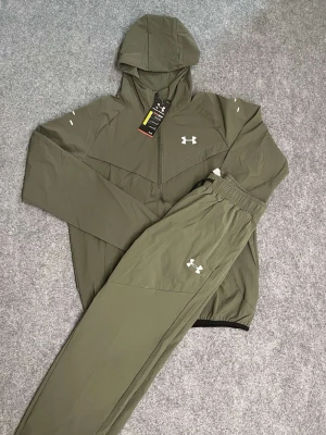 Olivgrön Under Armour set - Helt nya. Storlek M. Full set. 