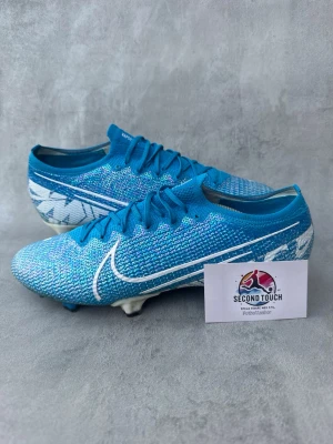 Nike mercurial - ⚽️ NIKE MERCURIAL VAPOR 13 ELITE FG NEW LIGHTS🩵 📏 Storlek: 44 🌱 Underlag: FG 📋 Skick: Som Nya