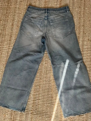 Baggy Jeans BDG - Baggy Jeans från BDG. Strl- 29W 32L. Mycket bra skick då de knappt använts så mycket. 