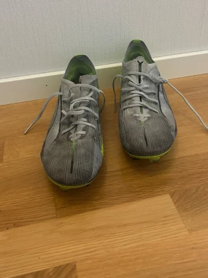 Puma ultras - Säljer nu dessa puma ultras i storlek 41 eftersom jag inte längre använder dem. Använts ett några gånger men har inga slitage eller skador. Skriv om du har någon fråga
