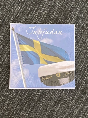 Inbjudnings kort  - Inbjudning kort med student motiv, 10st oöppnade! 