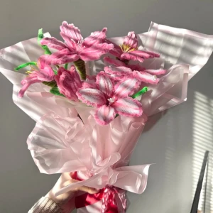 Rosa hemmagjorda blommor - Fina rosa hemmagjorda blommor 💗