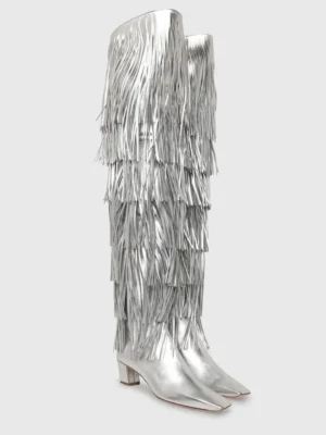 Roger Vivier Overknee Boots - Helt nya och oanvända Roger Vivier overknee boots i silver  Lyxig design med fransar och äkta läder. Väldigt unika och sticker verkligen ut. Storlek: 37 Nypris: ca 27 000 kr