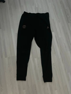 Jordan x PSG joggers - Authentic Mens training joggers hole on knee can be fixed