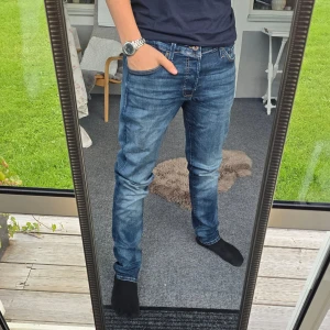 Jack & Jones Jeans - Jack & Jones Jeans i storlek 34/34, skulle dock säga att de passar de som har storlek 33. Skriv om du undrar något! 🤩