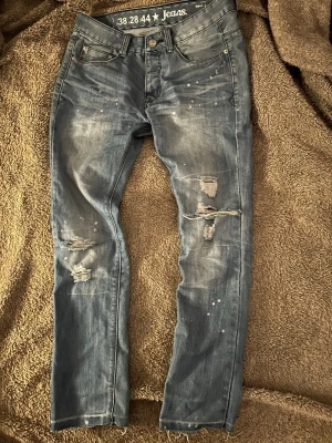 Jeans - Snygga blå jeans från Blanco Jeans med slitningar!