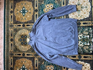 Grå halvzip-tröja från Eddie Bauer - Snygg grå långärmad tröja från Eddie Bauer med halv dragkedja vid halsen. Tillverkad i mjuk pima-bomull och nylonblandning som känns skön mot huden. Perfekt för lager-på-lager och enkel att matcha med jeans eller chinos.