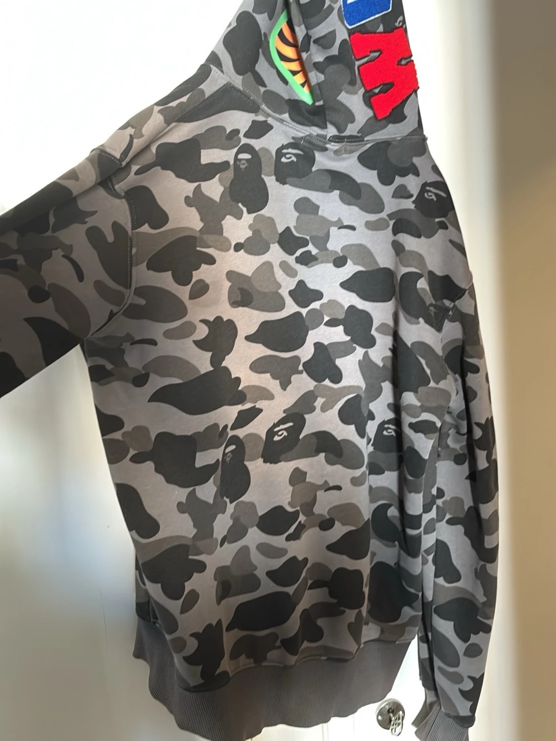 Grå BAPE-hoodie