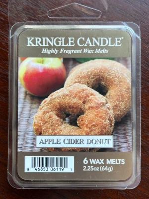 Doftvax Apple cider donut  - 64g och aldrig använd. Noter: fresh apple cider, cinnamon, sugar, apples