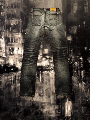 Nudie jeans - Blåa nudie jeans i storlek ungefär W29 L32-L34. Riktigt feta fades. Hör gärna av dig vid frågor eller fler bilder. 