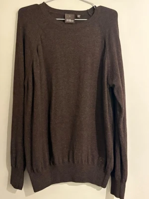 Oscar Jacobson Stickad Tröja - Brun tunn stickad tröja från Oscar Jacobson, Oanvänd ( Strl L) 