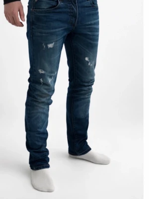 Jack&Jones jeans - Säljer ett par mörkblå jeans med feta slitningar| storlek 28/30| extremt feta passa på för endast 449kr| skriv vid frågor🍾
