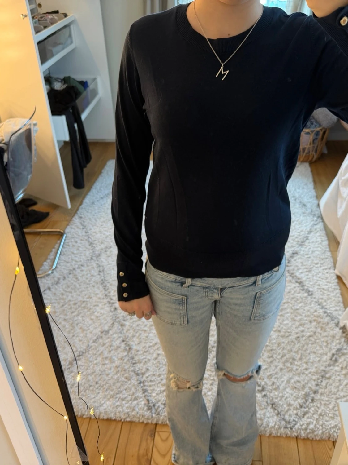 mörk blå tjocktröjan 