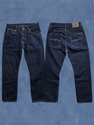 *SELVAGE* STRAIGHT NUDIES - Ett par oerhört snygga nudie jeans i straight-fit modellen ”Straight Alf”! Iprincip helt nya och kommer alltså att utveckla extremt snygga fades med tiden! Storlek 31/32, hör av dig vid frågor!