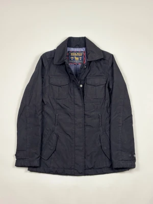 Woolrich Field Jacket - Woolrich Field Jacket | Modell: Field Jacket | Skick: Mycket fint | Nypris: 6999 kr | Storlek: XS | Hör av dig vid minsta fundering 📦