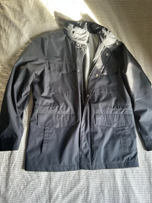 Matinique Field/Regnjacka - Riktigt fet jacka från Matinique som är perfekt för våren, storlek M o använd 1-2 gånger bara!