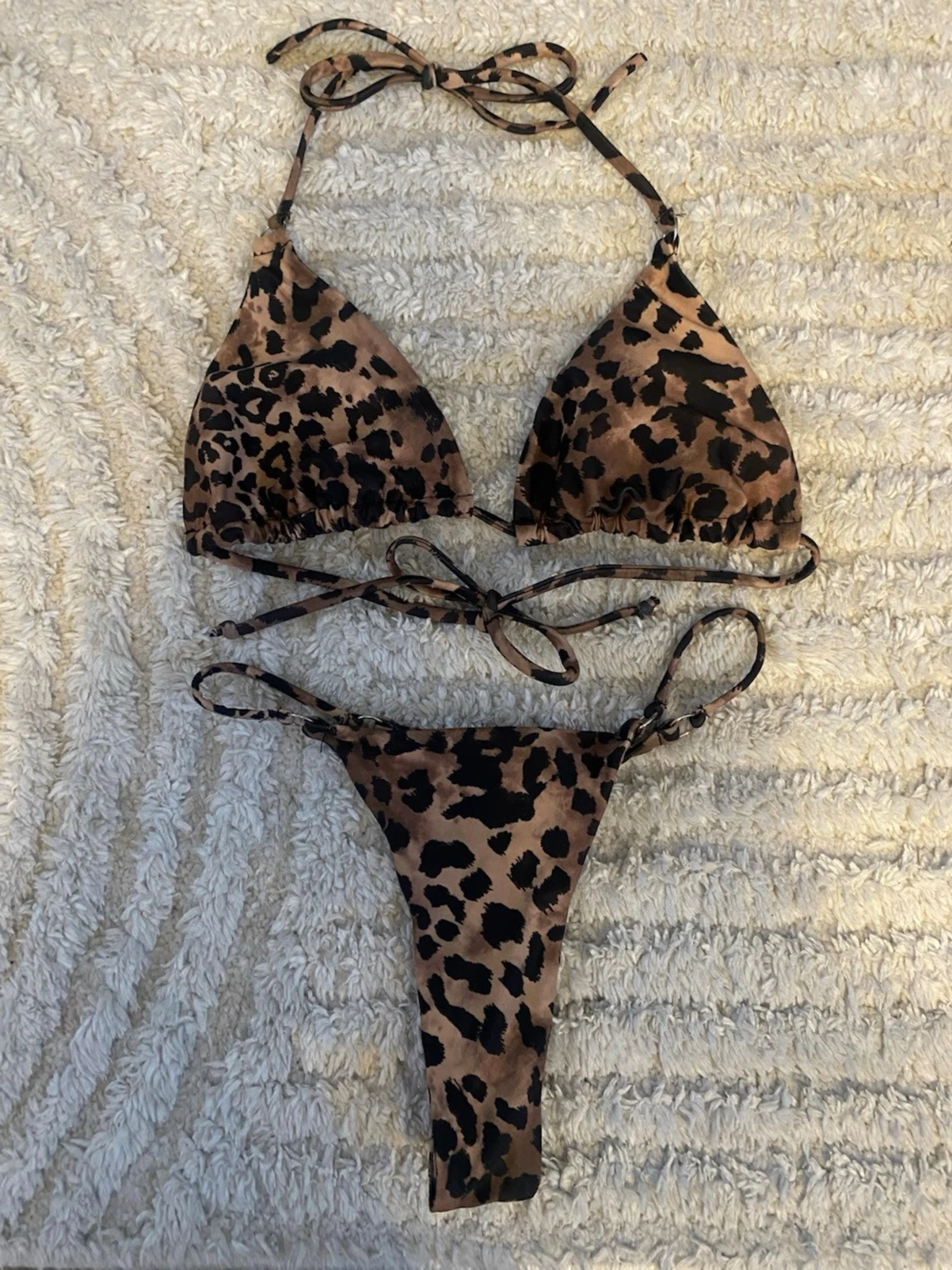 Leopardmönstrad bikini 