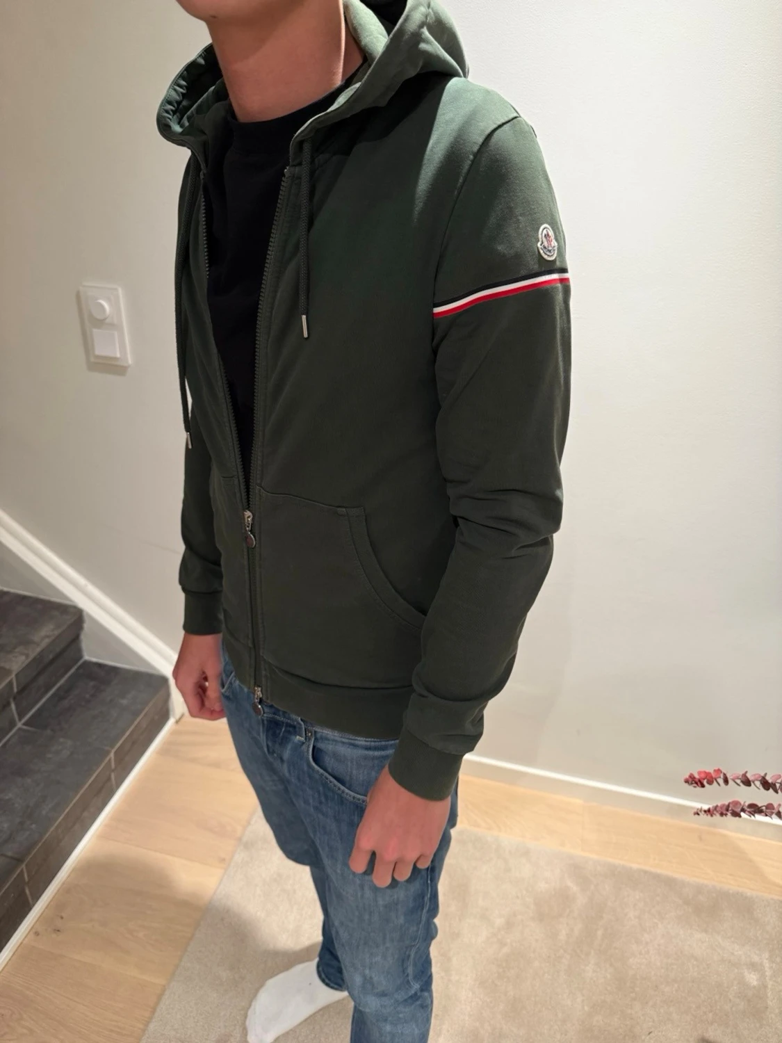 Mörkgrön hoodie från Moncler - 1