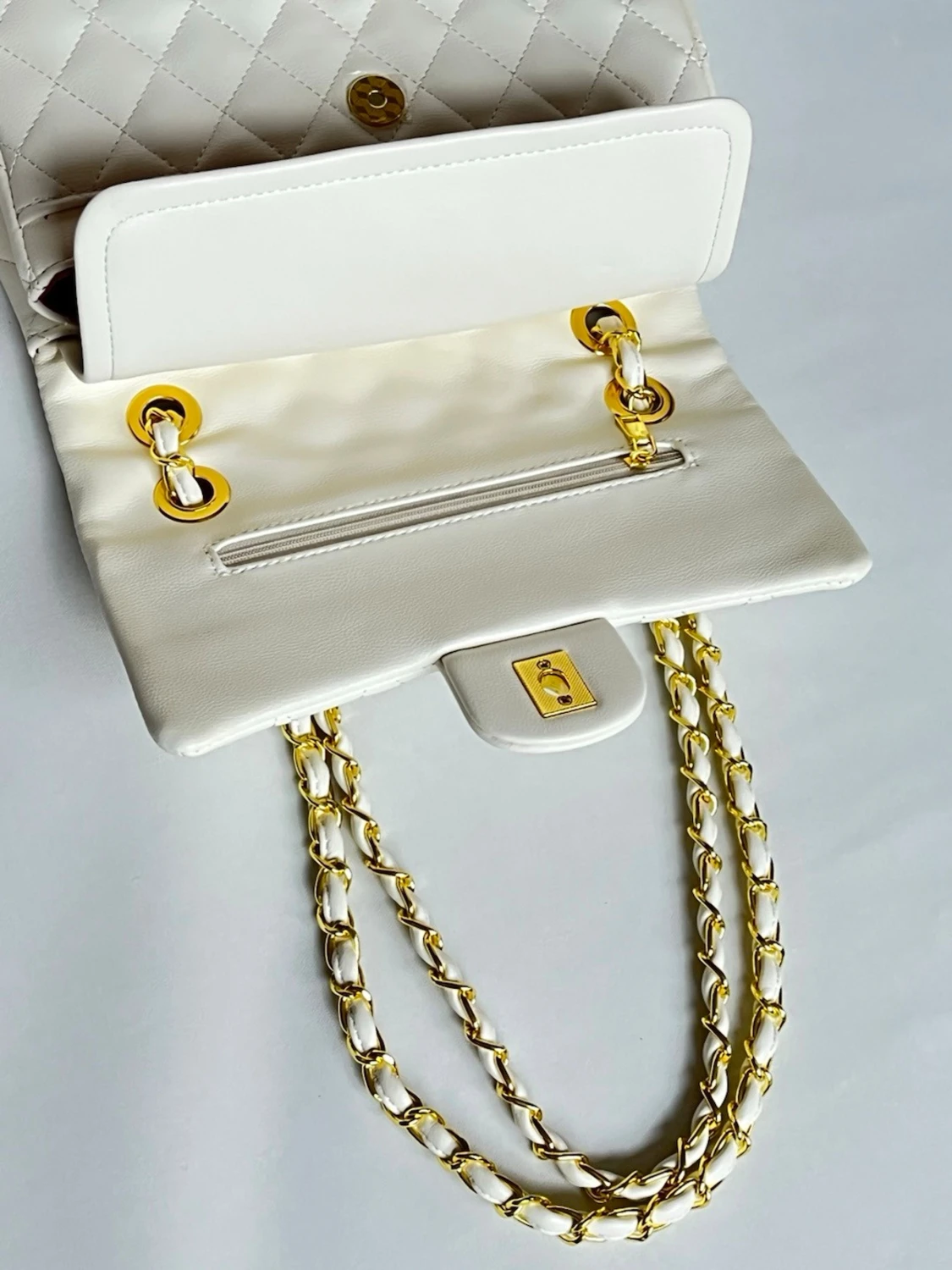 Vit Chanel Classic Flap Bag i läder - 3