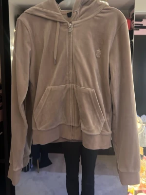 Beige velour hoodie från Juicy Couture - Jätte fin tröja 