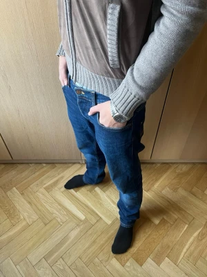 Nudie jeans  - Riktigt feta jeans från nudie! Väldigt bra skick på dem. De är använda en gång tidigare🔥 modellen är ca 182 cm. W31 L32