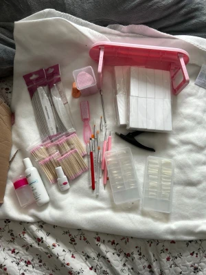 Nagel grejer - 270kr för allt på bilden! Kan skickas idag🩷