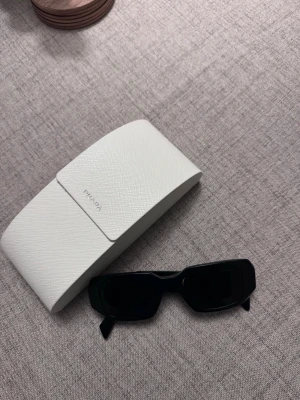 Prada solglasögon  - Fint skick 