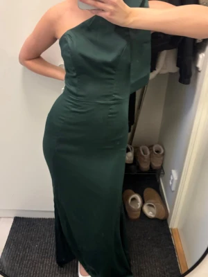 Grön balklännkng - Är 164 lång! Passar som xs. Har inlägg i!