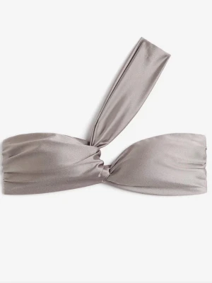 Søker!! H&m Silver bikiniöverdel med twistad axelband - Søker bikiniöverdel fram h&m i storlek small !!