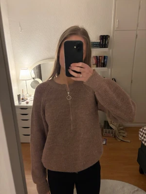 NA-KD Reborn Half-Zip Knit Sweater - Beautiful ribbed knit sweater from NA-KD Reborn featuring a stylish silver ring zipper detail. Color: A lovely burgundy/dusty pink (please note: the lighting in the photos makes it look a bit more brown, but it has a beautiful reddish/pink tone in person!)  Style: Half-zip with a circular puller and raglan sleeves for a relaxed, cozy fit.  Condition: Excellent pre-owned condition. It’s a thick, warm knit that is perfect for autumn and winter.