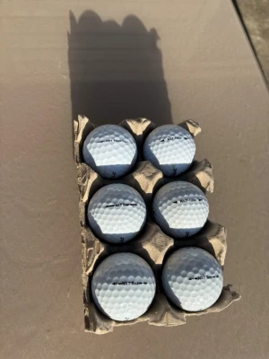Titleist NXT Tour A-B klass - Titleist NXT Tour – 6-pack A/B-klass, mycket fint skick Någon boll har mindre märkning/ tusch streck, påverkar ej spelet. Vid ev fråga hör av dig👊