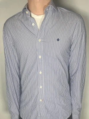 Morris skjorta  - Säljer en riktigt snygg och trendig Morris skjorta i fint skick, storlek M, vid frågor är det bara att skriva //Gramenti