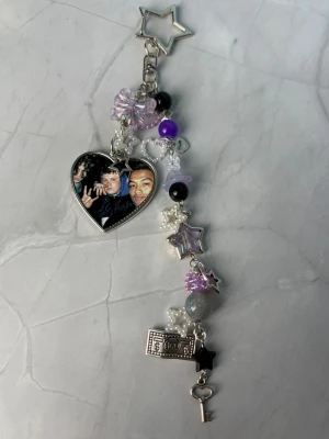 BLADEE/LEAN/THAIBOY - keychain - ⭐️GTB/SBE keychain ⭐️ ✨🤍 FREEBIES (godis & random stickers) ingår i alla beställningar över 70kr 🤍