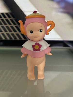 Sonny Angel wonderland teacup - Söt tekanna sonny angel från wonderland serien, inte äkta och kommer inte med lådan🩷🩷pris kan diskuteras !