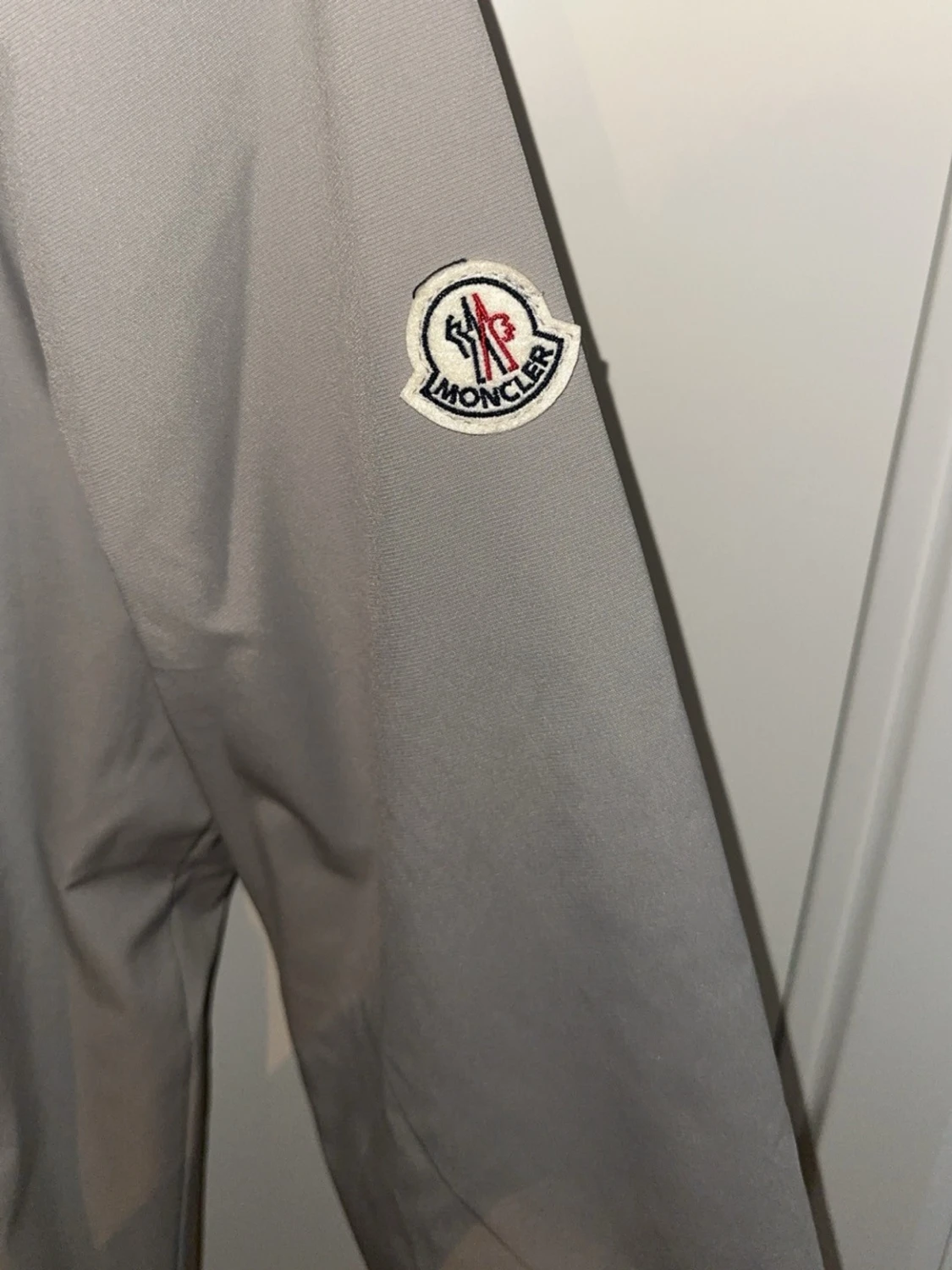 Grå vindjacka från Moncler - 2