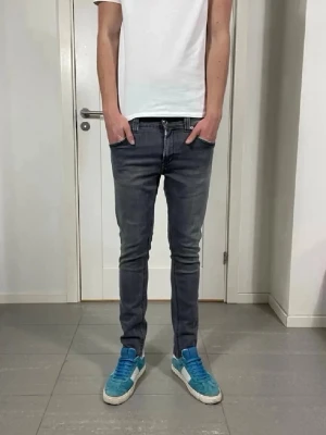 Dondup jeans  - Säljer nu dessa feta Dondup jeans, skriv för fler bilder/frågor😊