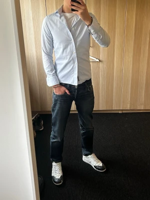 Ljusblå skjorta från Riley - Passform slimfitt / storlek S Jag är 180 och 68kg Riley skjorta  Köper du fler plagg löser jag rabbat 🤗 