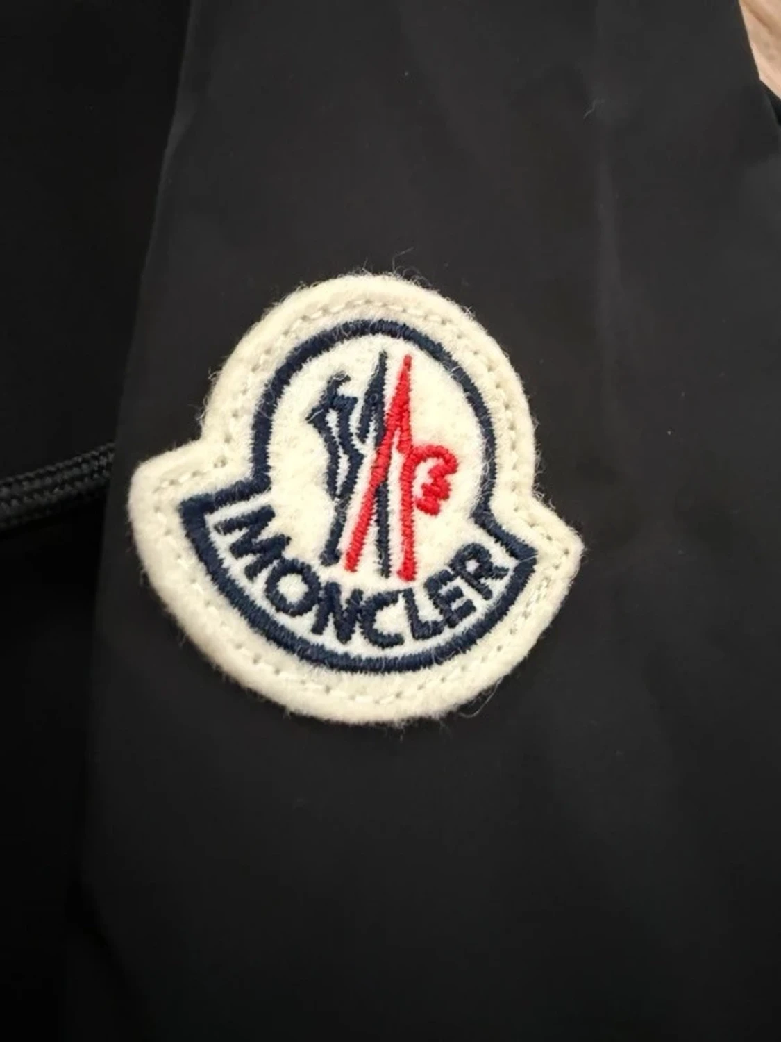 Svart Moncler vindjacka med huva - 4
