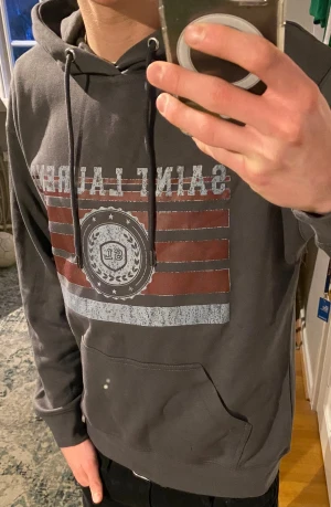 Saint Laurent hoodie  - Säljer min riktigt feta gråa saint Laurent hoodie i storlek S | 10/10 skick, aldrig använd med lappen kvar | skriv vid frågor eller intresse 