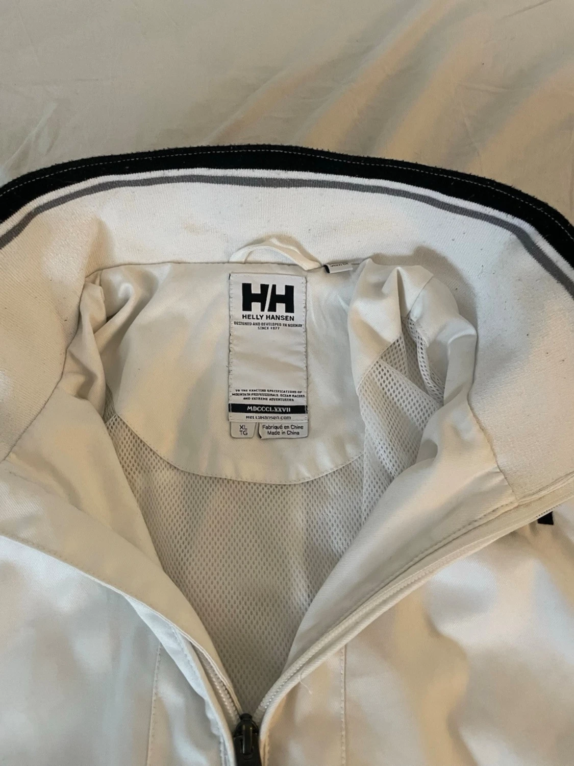Vit vindjacka från Helly Hansen - 1