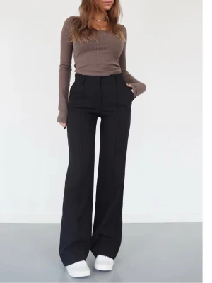 Venderbys Vera Wide kostymer  - Svarta kostymbyxor Vera Wide ifrån Venderbys i strl 38. Endast testade. 