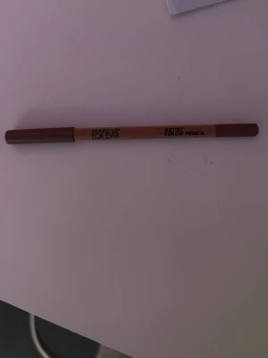 Make Up For Ever läppenna wherever walnut - Makeup forever wherever walnut. Endast använd 2 gånger.