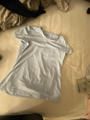 Träningströja - Ljusblåa träningströja storlek 134-140 men passar mig som har xs