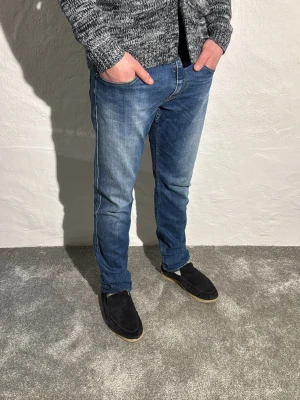 Replay jeans  - Ett par riktigt snygga jeans från Replay i storlek W34 L32 i modellen Anbbas 