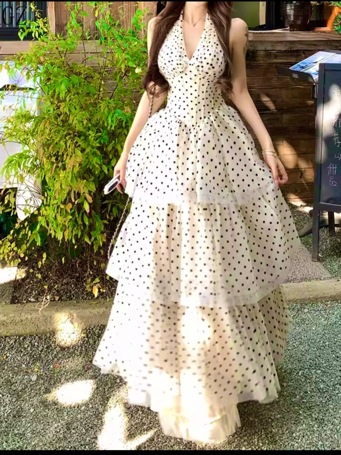 Beige Prickig långklänning med volanger